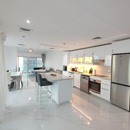 One Bedroom Apartment With Pool & Gym Near Marina Dubaj Kültér fotó