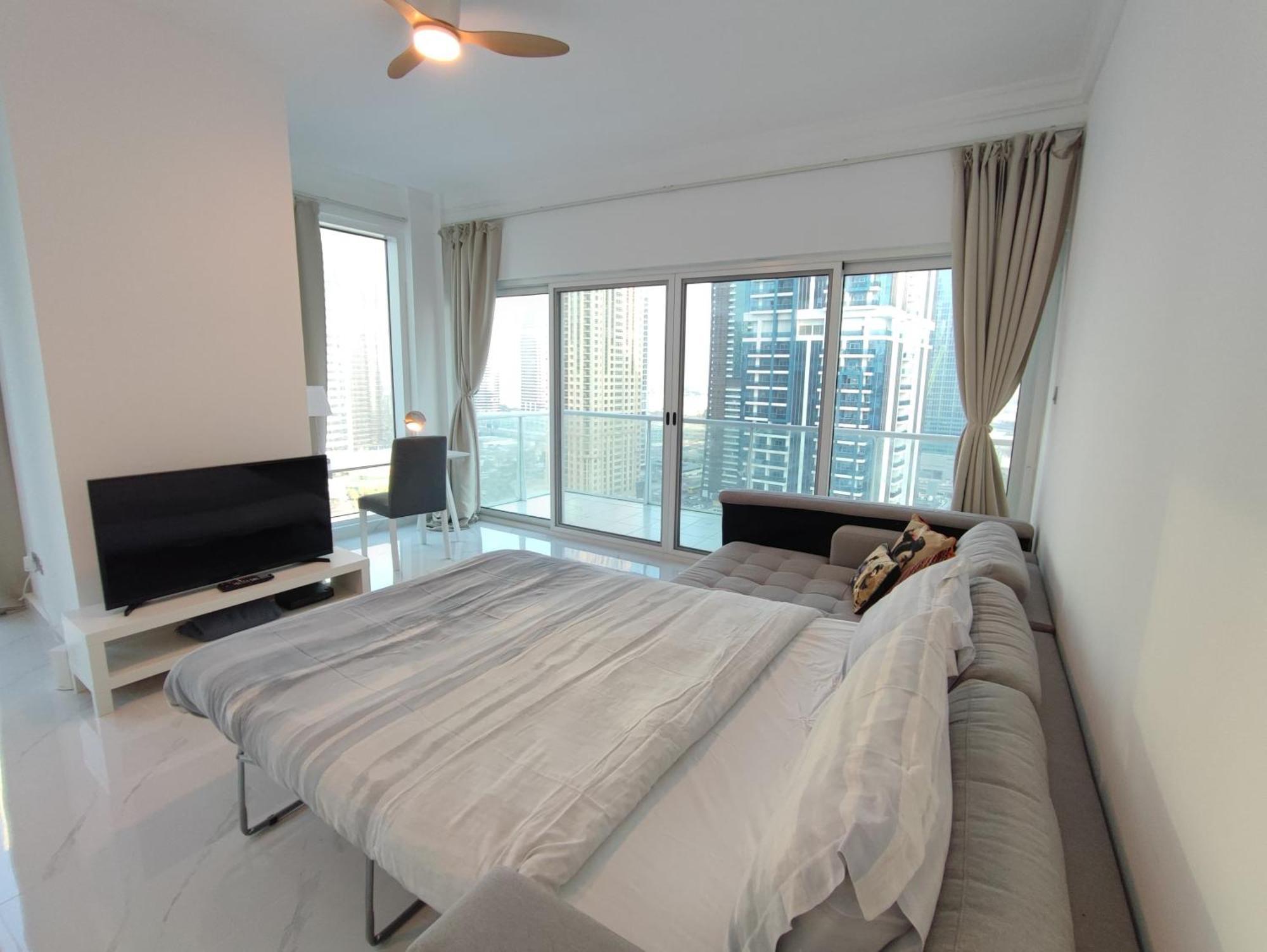 One Bedroom Apartment With Pool & Gym Near Marina Dubaj Kültér fotó