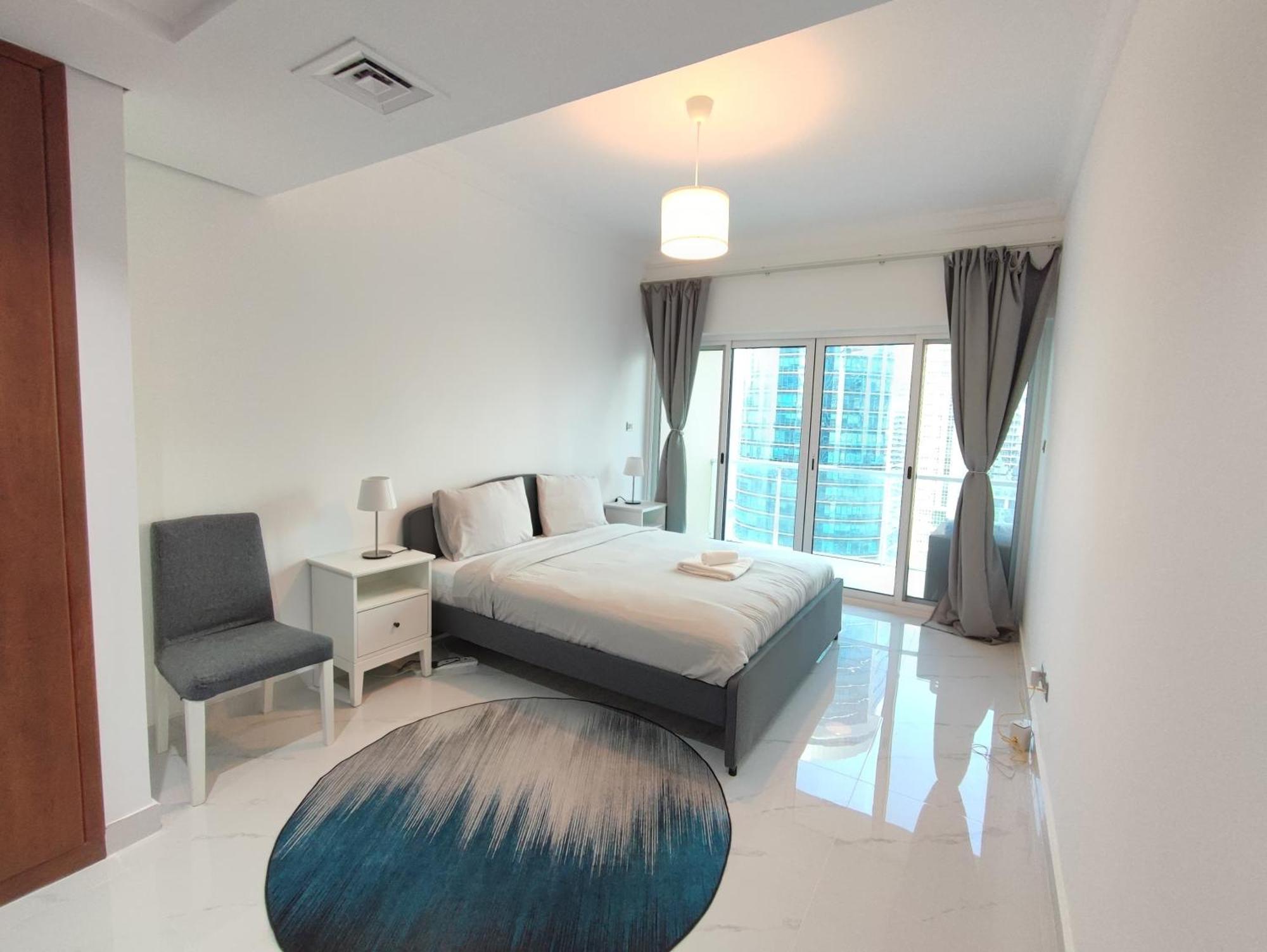 One Bedroom Apartment With Pool & Gym Near Marina Dubaj Kültér fotó