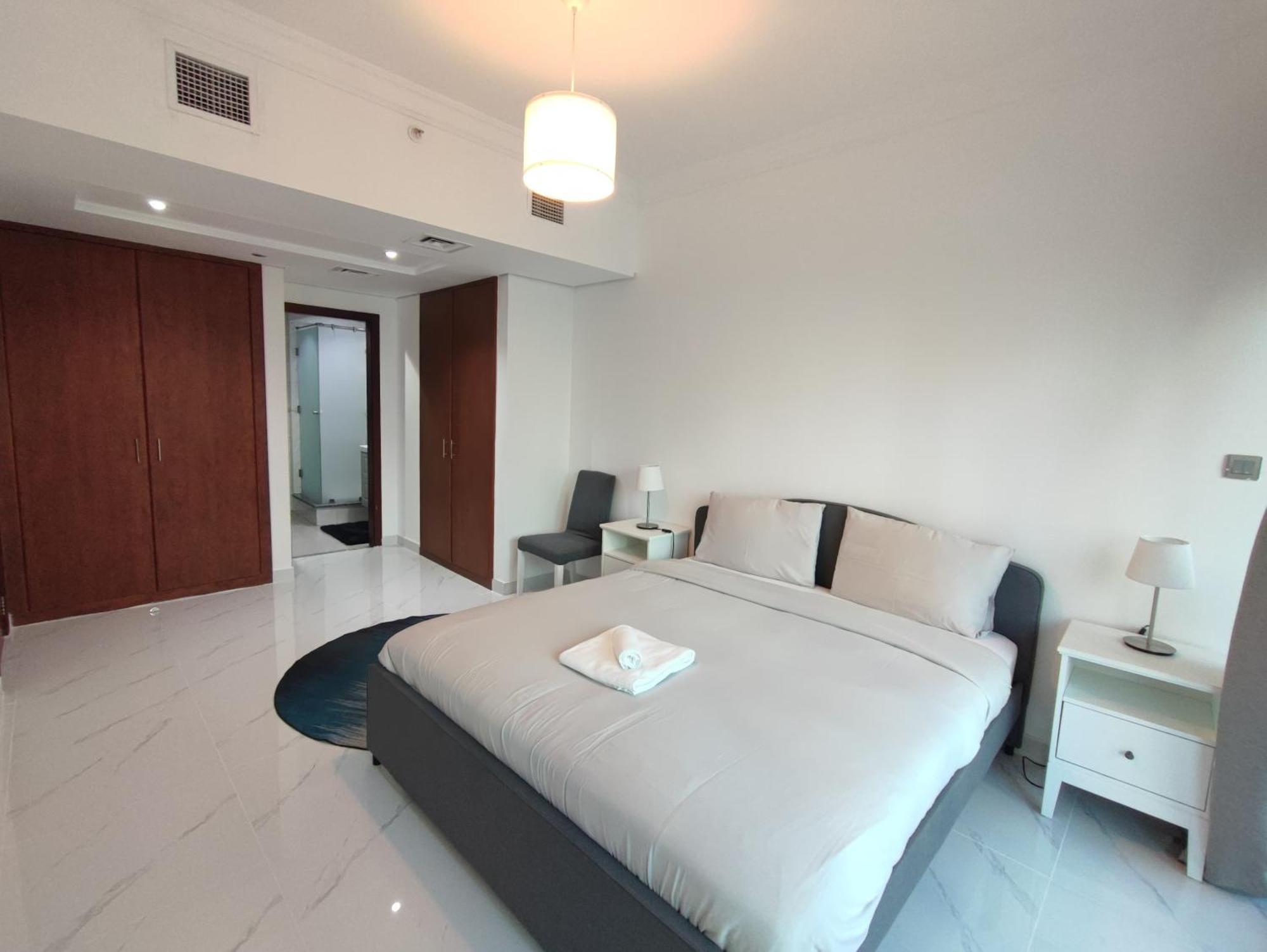 One Bedroom Apartment With Pool & Gym Near Marina Dubaj Kültér fotó