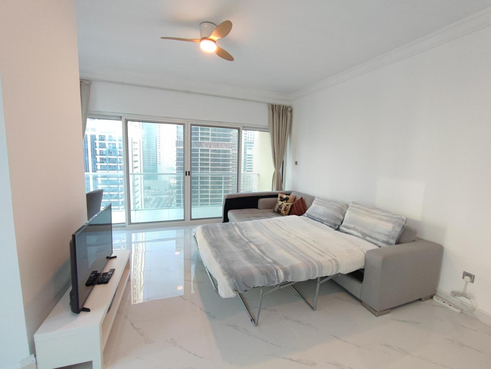 One Bedroom Apartment With Pool & Gym Near Marina Dubaj Kültér fotó