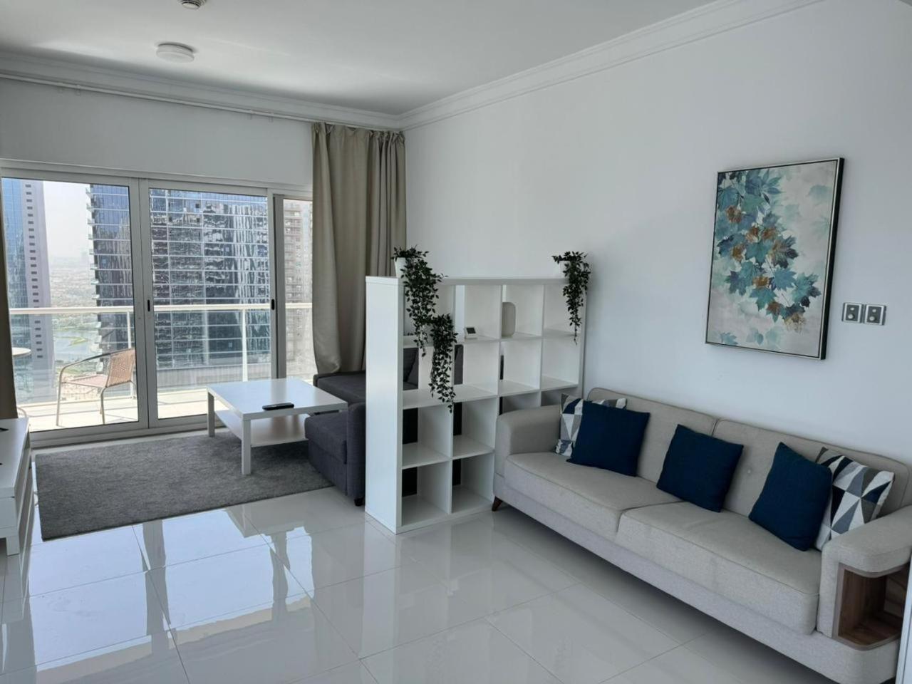 One Bedroom Apartment With Pool & Gym Near Marina Dubaj Kültér fotó
